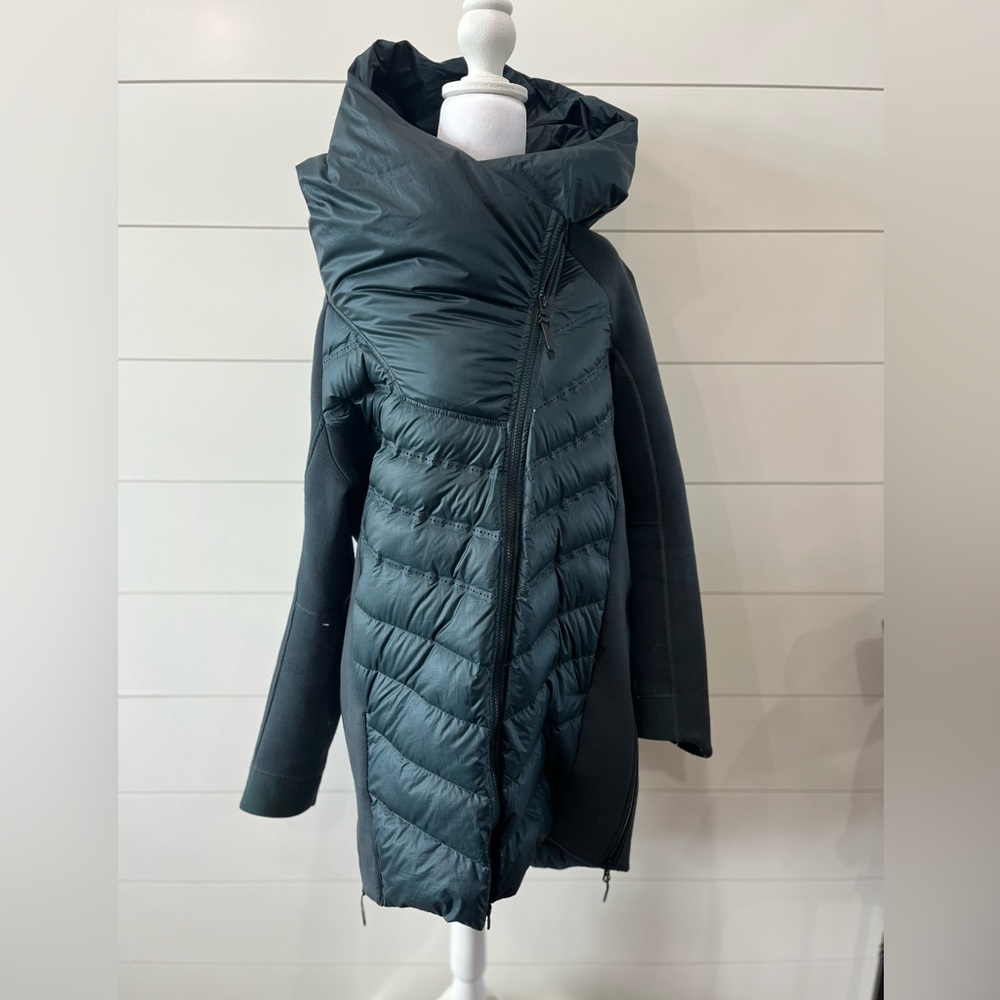 Nike Women's Puffer Jacket - Size Medium